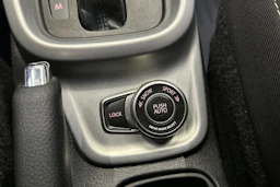 harmaa Suzuki Vitara 2018 kuva 17.
