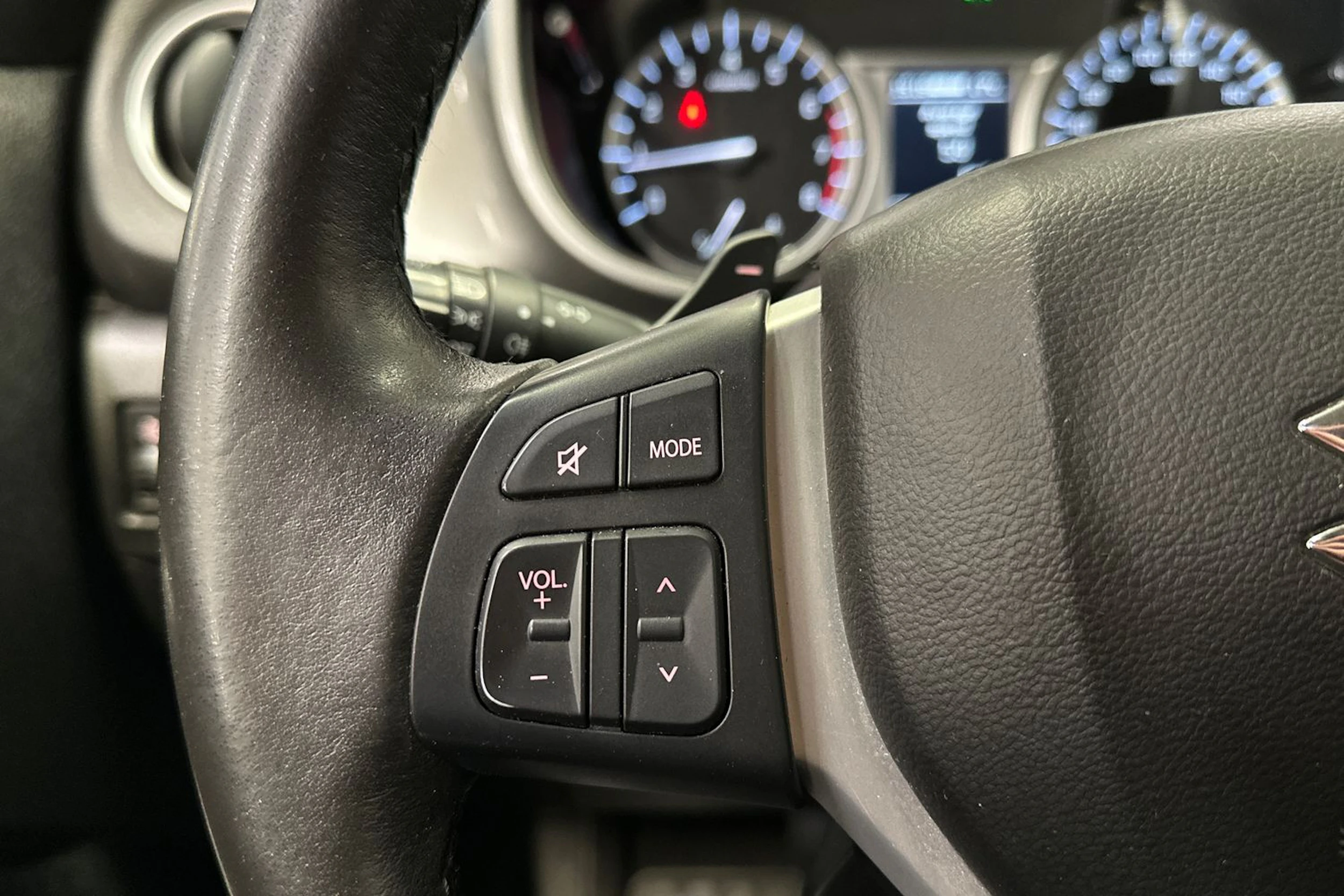 harmaa Suzuki Vitara 2018 kuva 19.