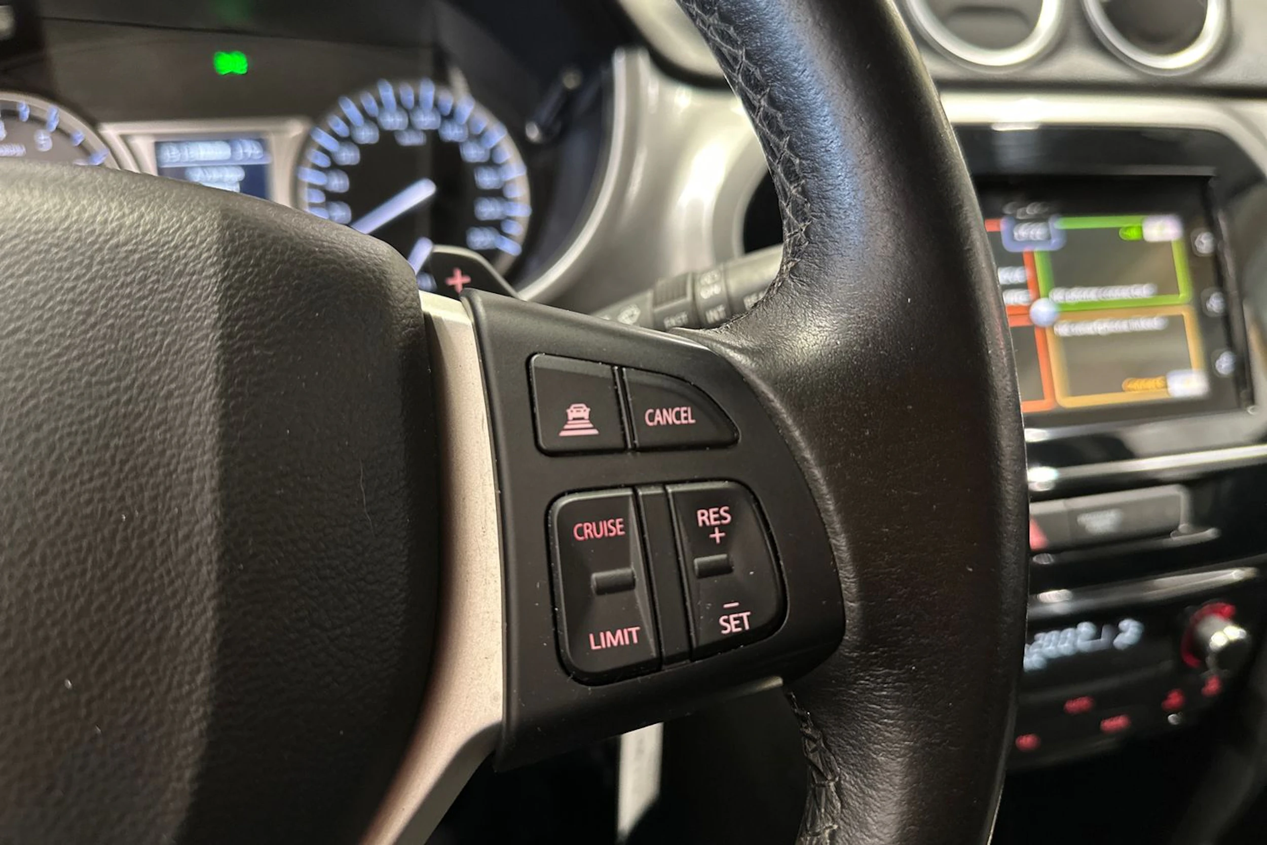 harmaa Suzuki Vitara 2018 kuva 20.