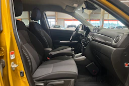 keltainen Suzuki Vitara 2019 kuva 11.