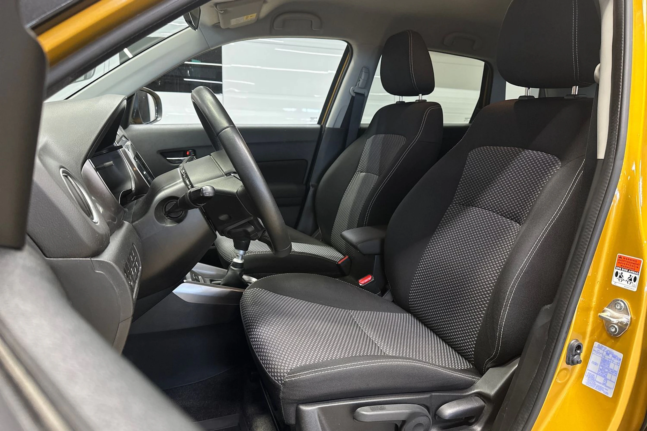 keltainen Suzuki Vitara 2019 kuva 12.