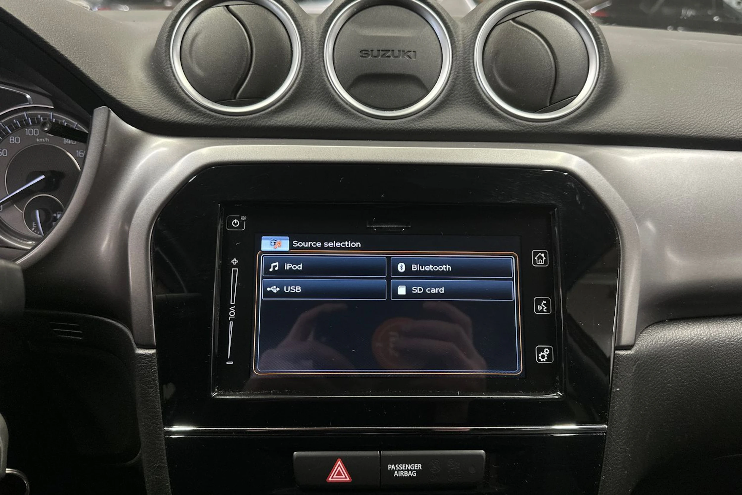 keltainen Suzuki Vitara 2019 kuva 15.