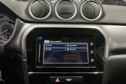 keltainen Suzuki Vitara 2019 kuva 15.