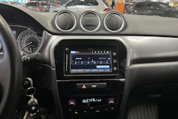 keltainen Suzuki Vitara 2019 kuva 16.