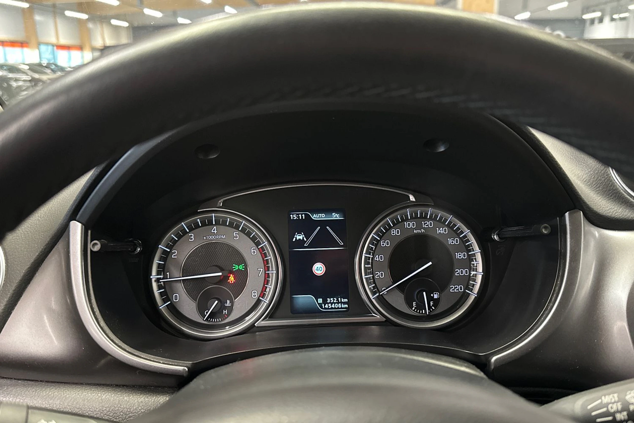 keltainen Suzuki Vitara 2019 kuva 19.