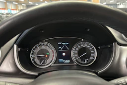 keltainen Suzuki Vitara 2019 kuva 19.