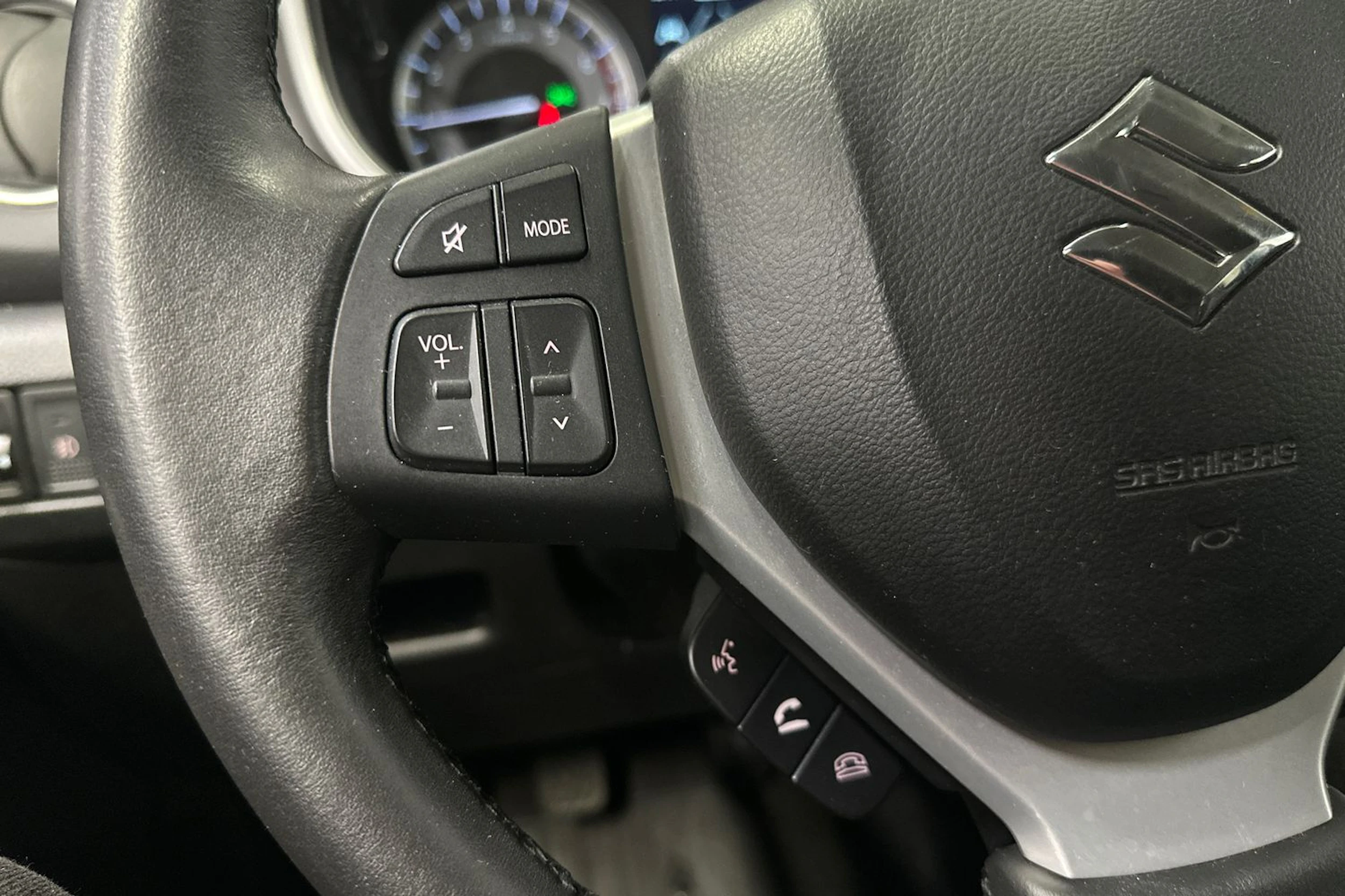 keltainen Suzuki Vitara 2019 kuva 20.