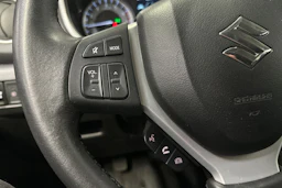 keltainen Suzuki Vitara 2019 kuva 20.