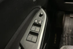 keltainen Suzuki Vitara 2019 kuva 23.