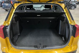 keltainen Suzuki Vitara 2019 kuva 24.