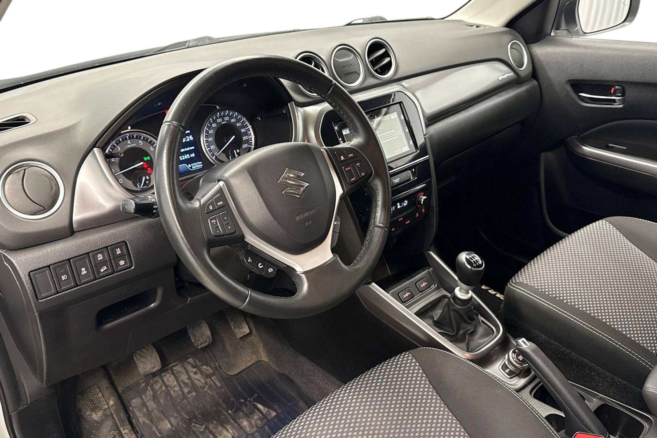 valkoinen Suzuki Vitara 2020 kuva 8.