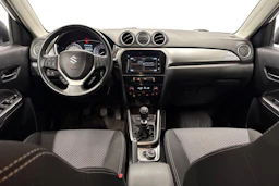 valkoinen Suzuki Vitara 2020 kuva 9.