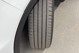 valkoinen Suzuki Vitara 2020 kuva 13.