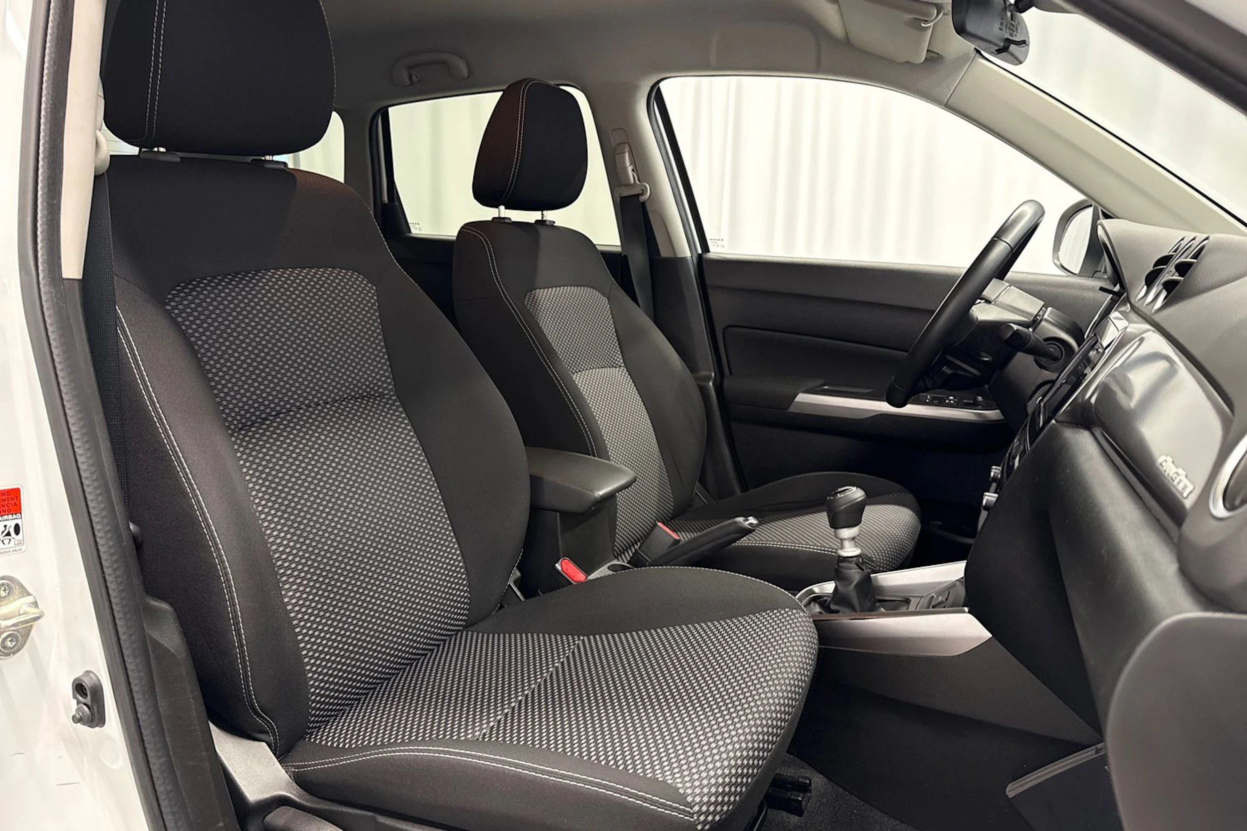 valkoinen Suzuki Vitara 2020 kuva 15.