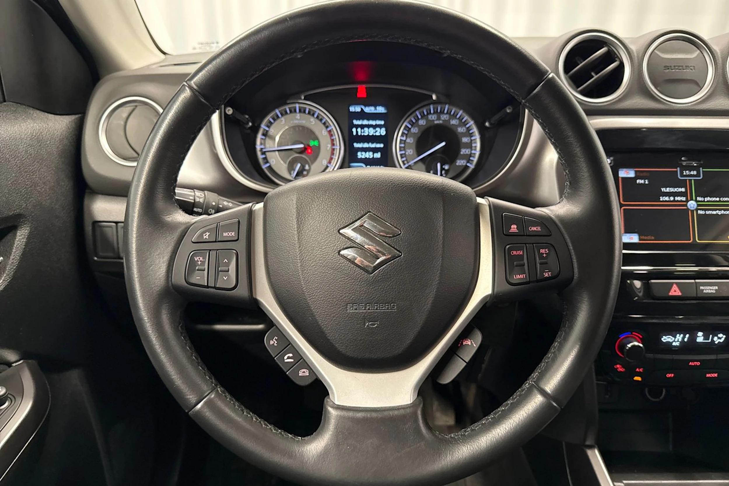 valkoinen Suzuki Vitara 2020 kuva 17.