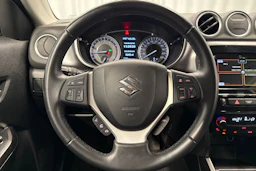 valkoinen Suzuki Vitara 2020 kuva 17.