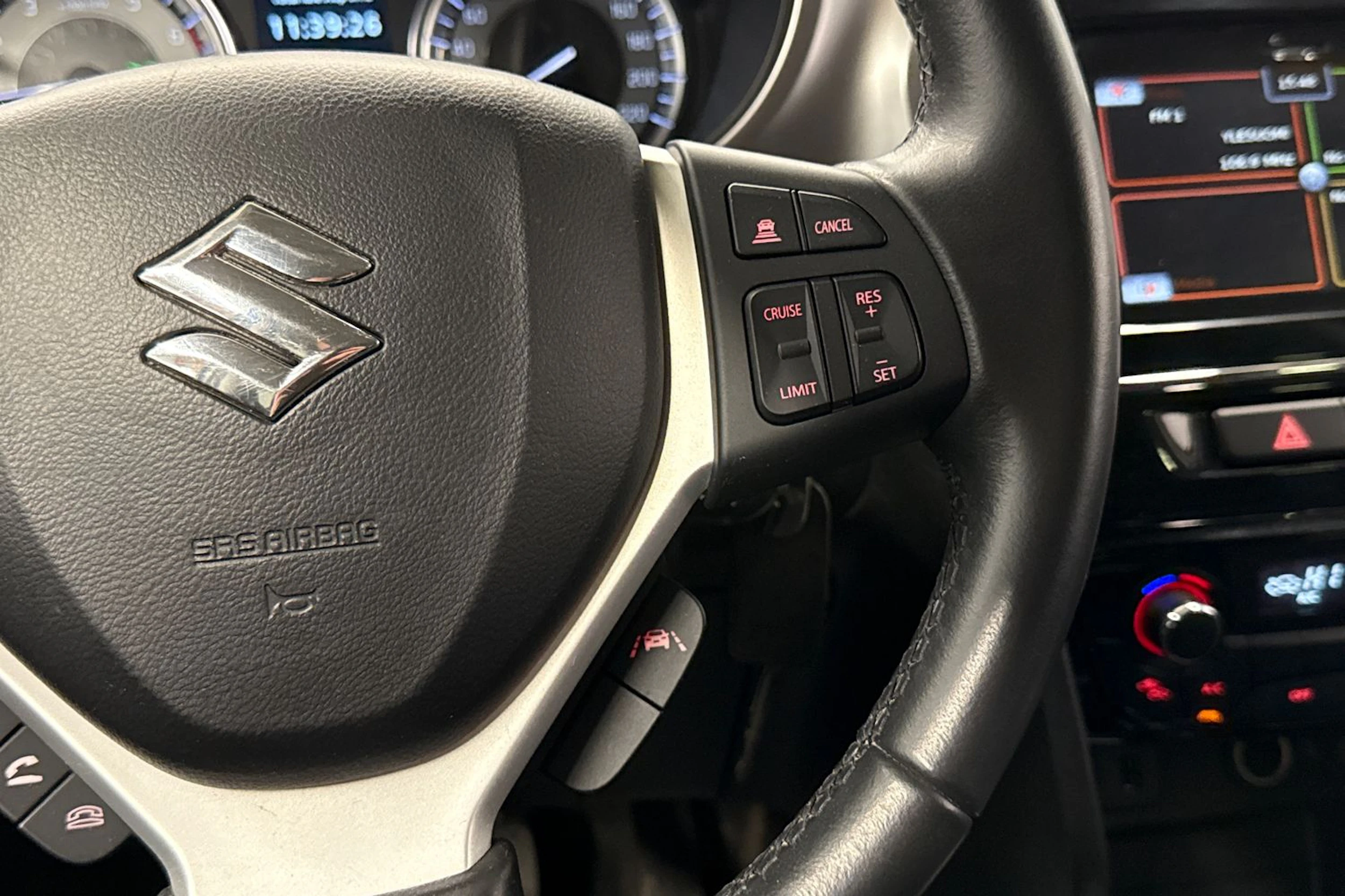 valkoinen Suzuki Vitara 2020 kuva 19.