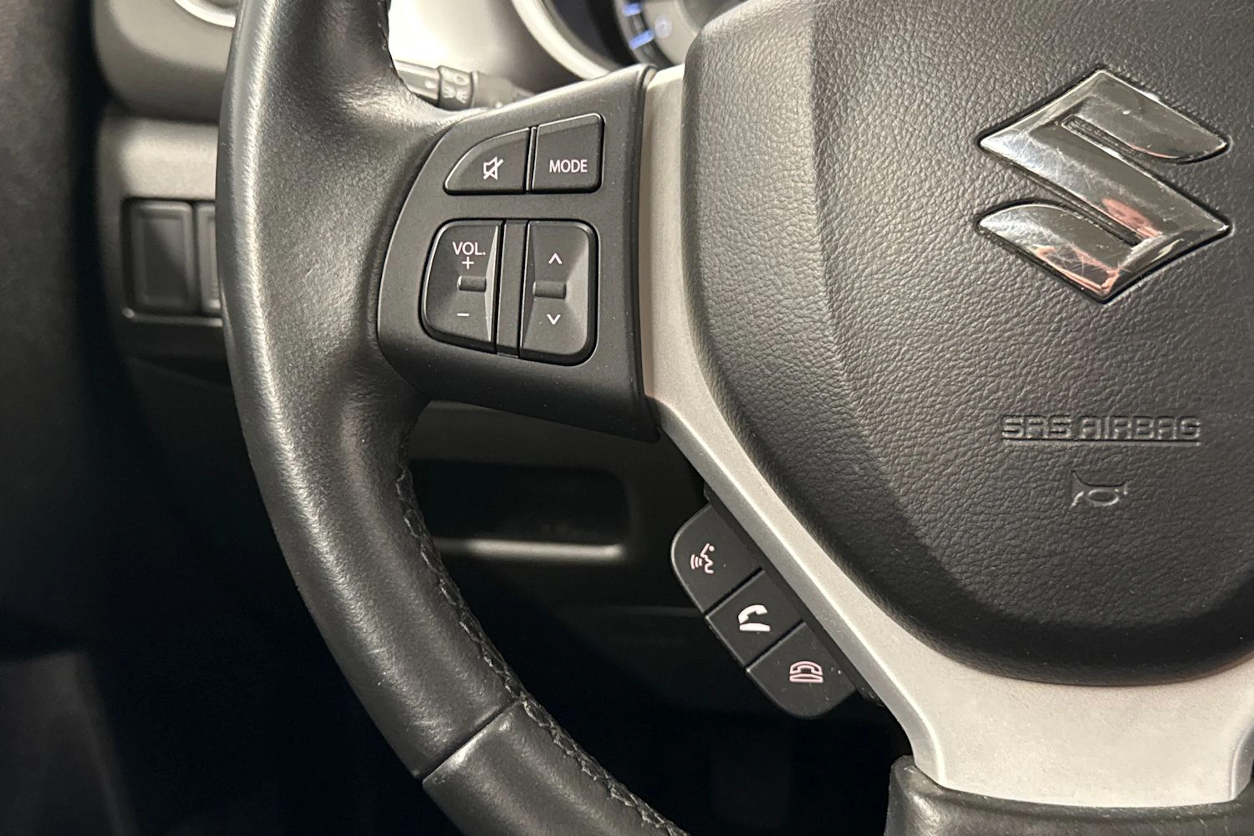 valkoinen Suzuki Vitara 2020 kuva 20.