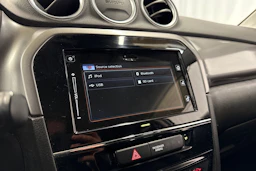 valkoinen Suzuki Vitara 2020 kuva 22.