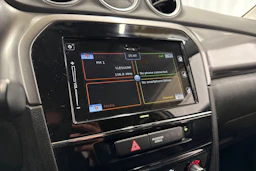 valkoinen Suzuki Vitara 2020 kuva 23.