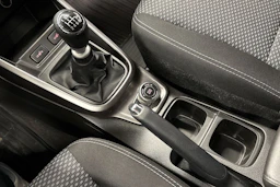 valkoinen Suzuki Vitara 2020 kuva 25.