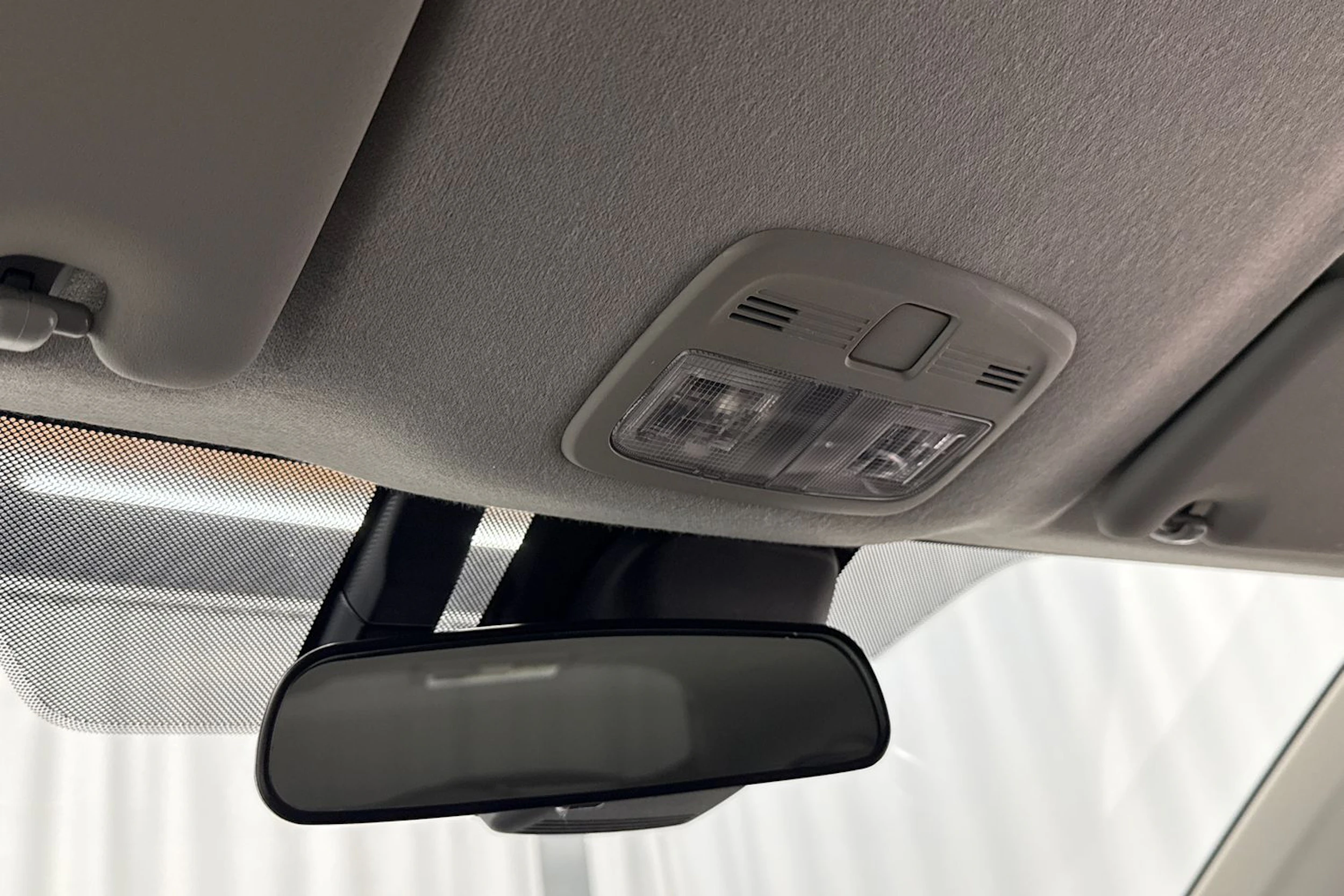 valkoinen Suzuki Vitara 2020 kuva 27.