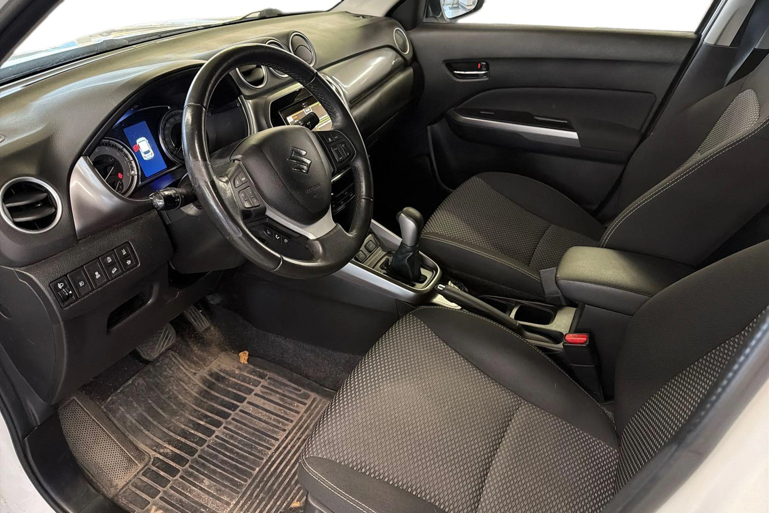 valkoinen Suzuki Vitara 2020 kuva 3.