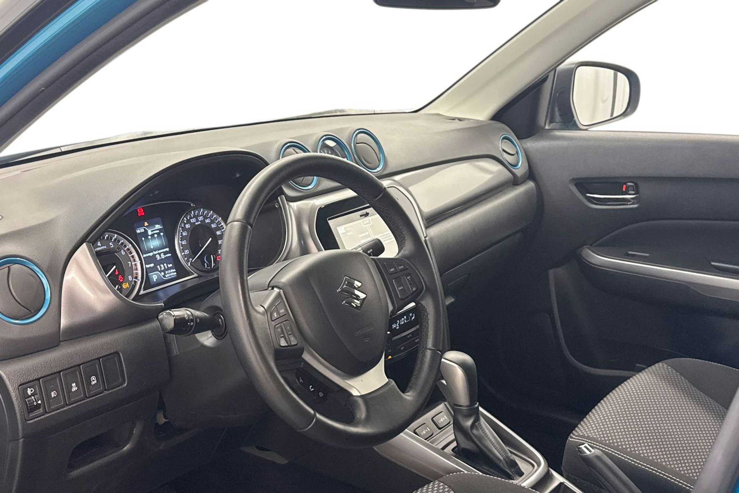turkoosi Suzuki Vitara 2020 kuva 6.