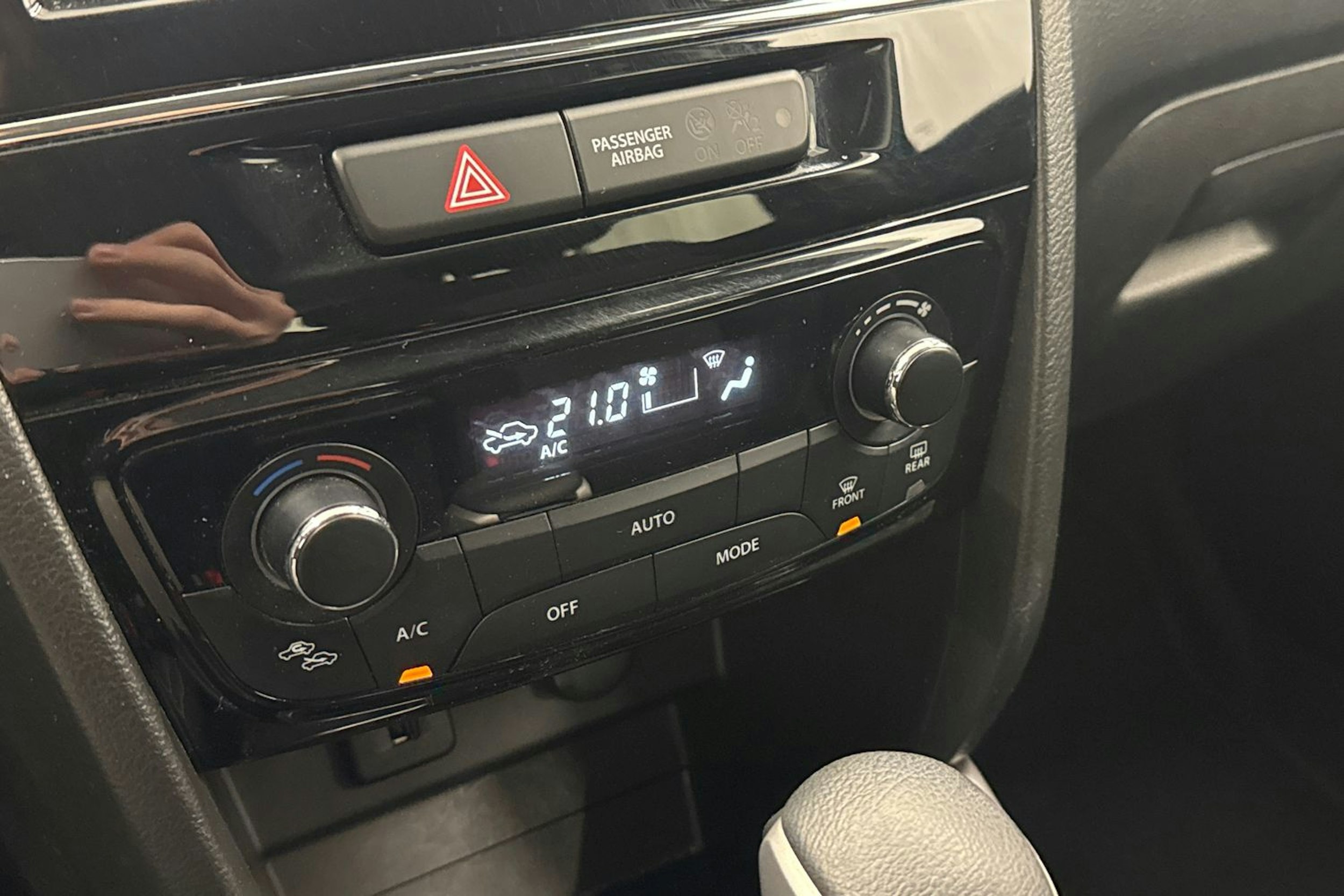 turkoosi Suzuki Vitara 2020 kuva 18.