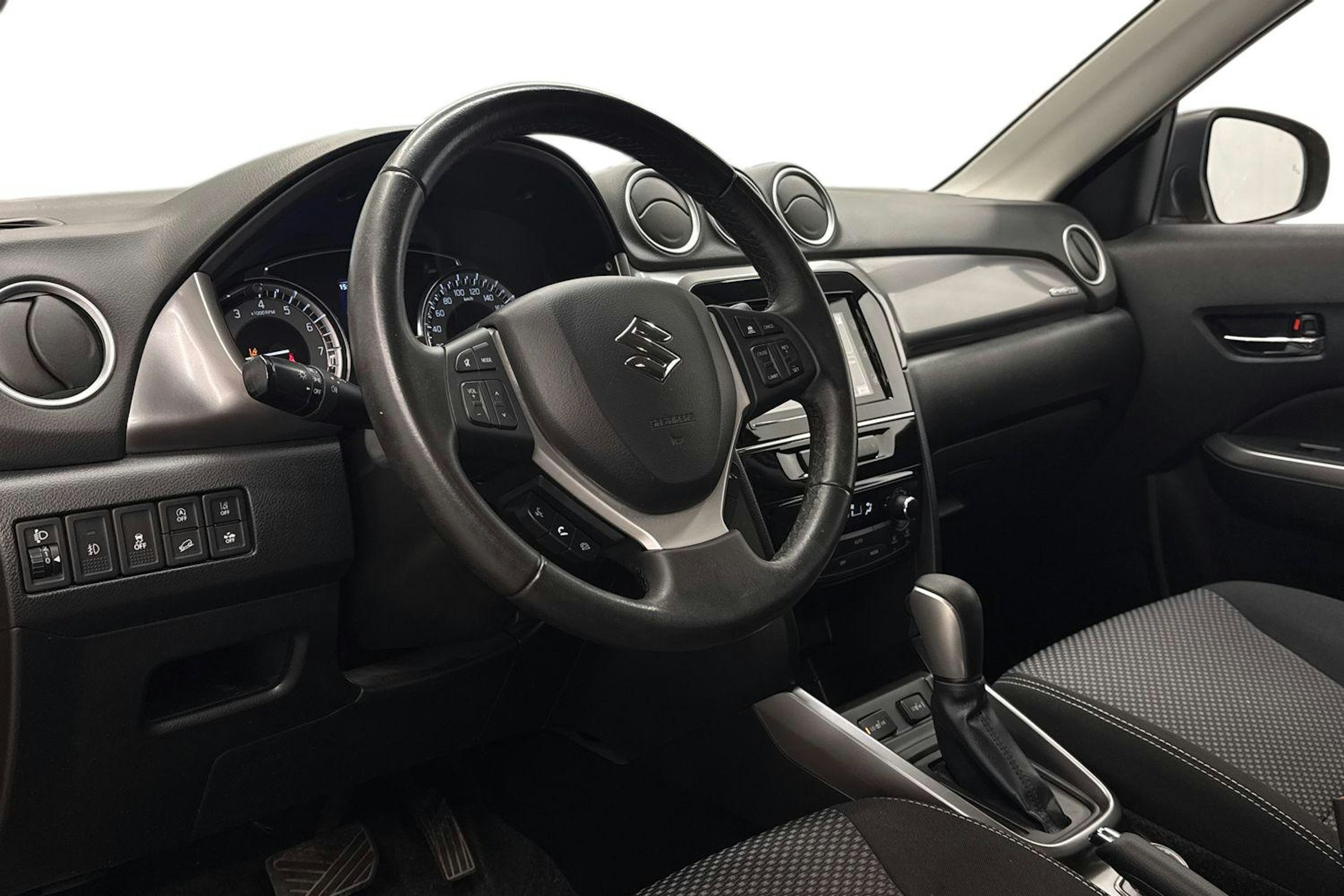 keltainen Suzuki Vitara 2020 kuva 6.