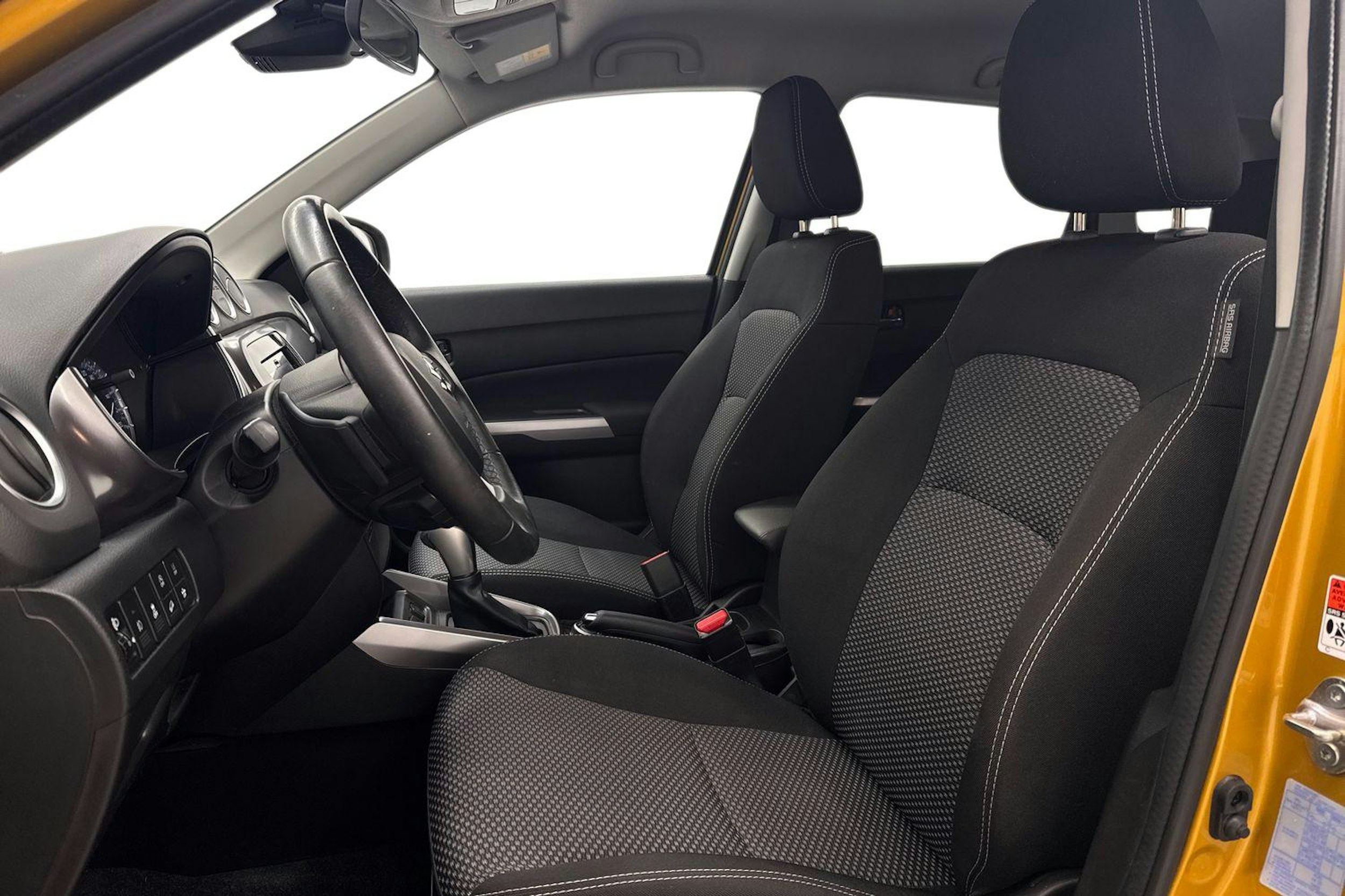 keltainen Suzuki Vitara 2020 kuva 9.