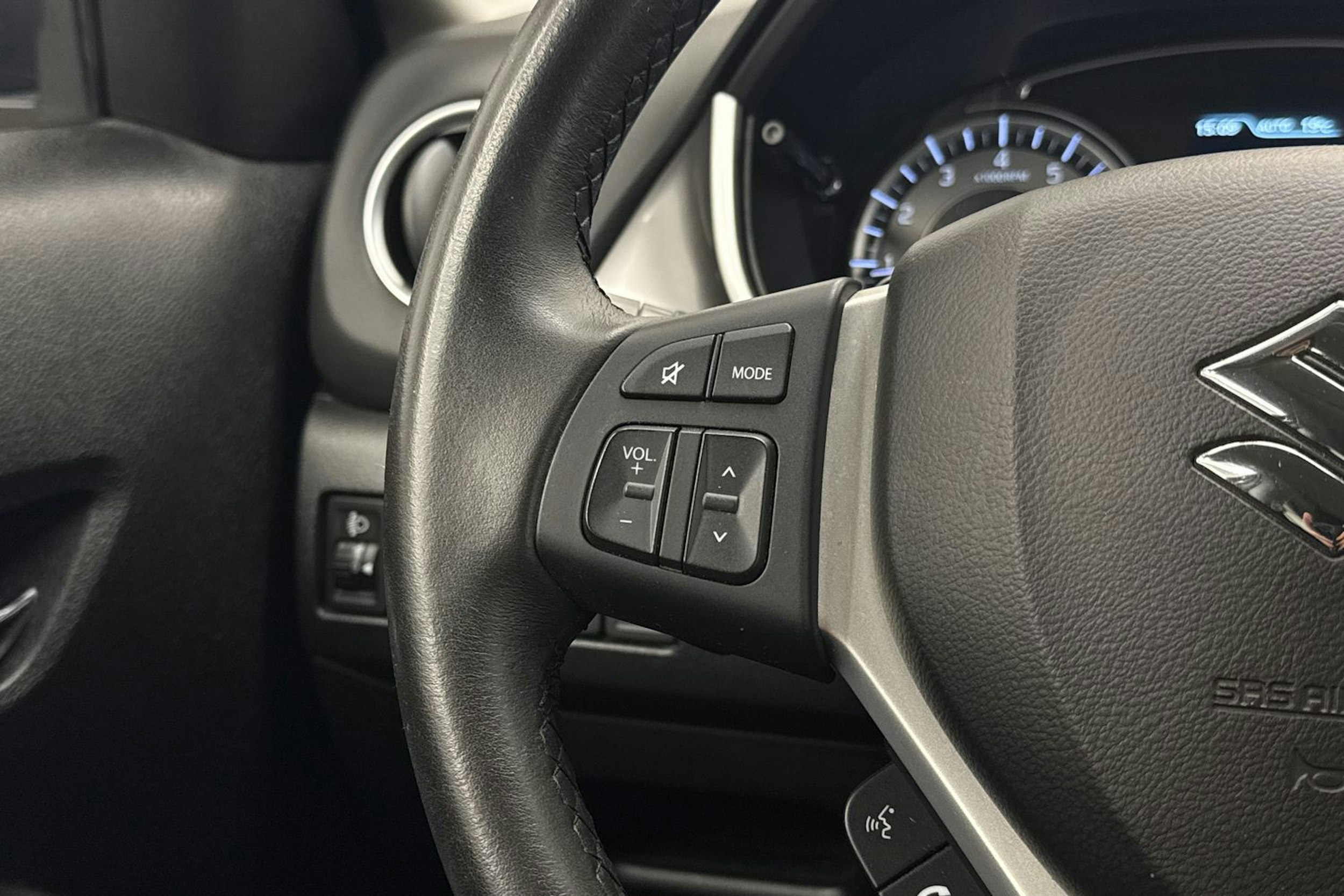 keltainen Suzuki Vitara 2020 kuva 13.