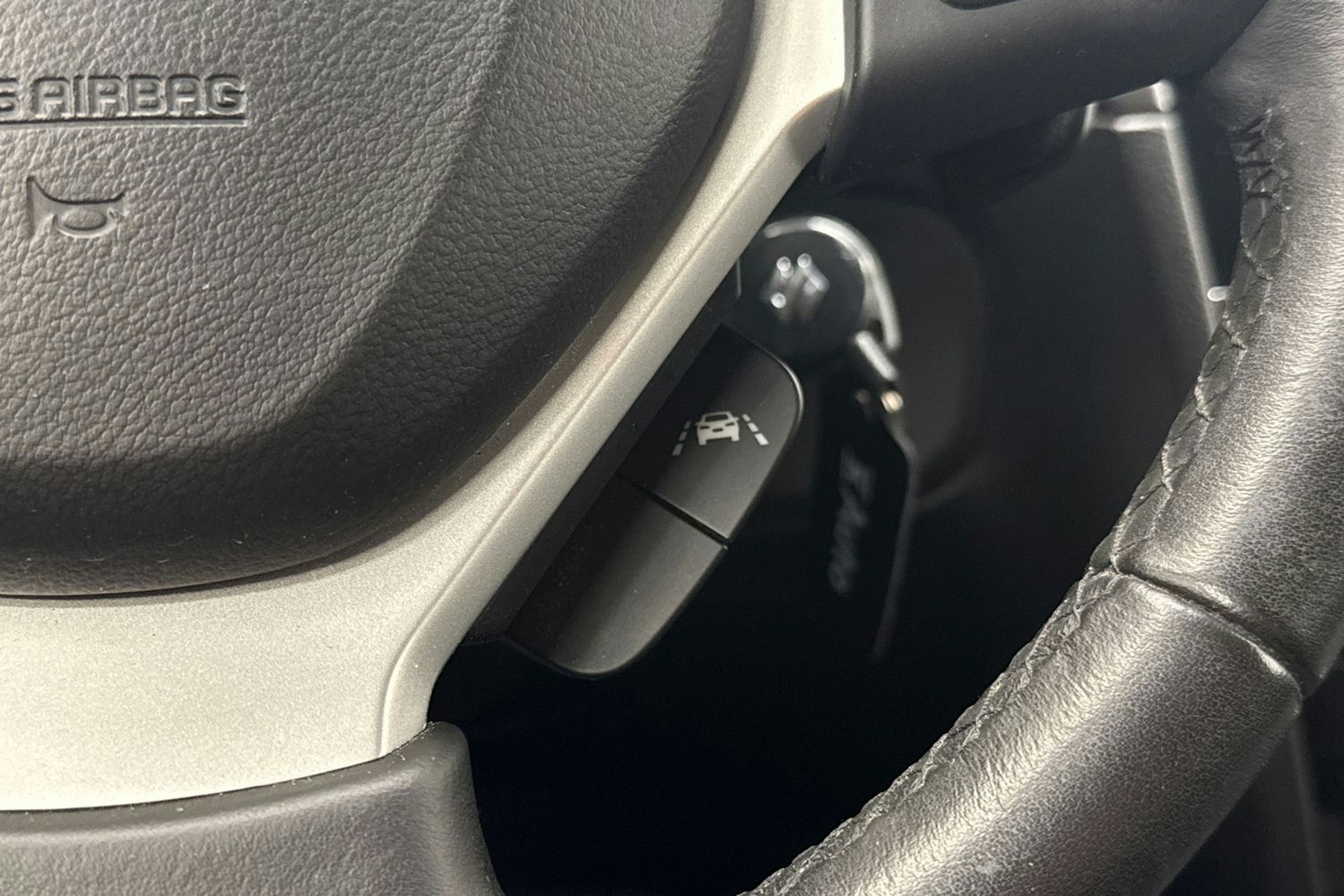 keltainen Suzuki Vitara 2020 kuva 14.