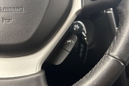 keltainen Suzuki Vitara 2020 kuva 14.