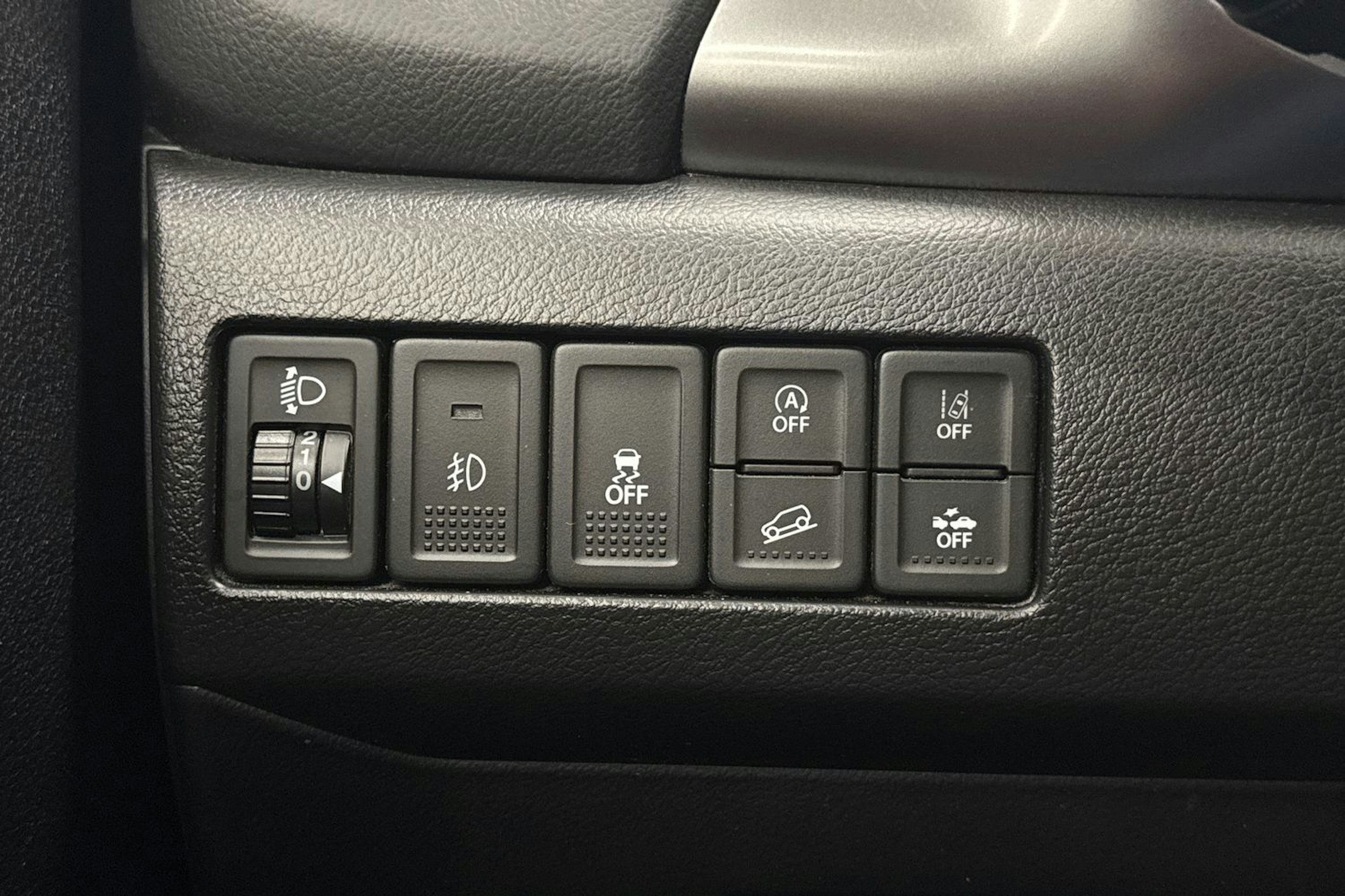 keltainen Suzuki Vitara 2020 kuva 18.
