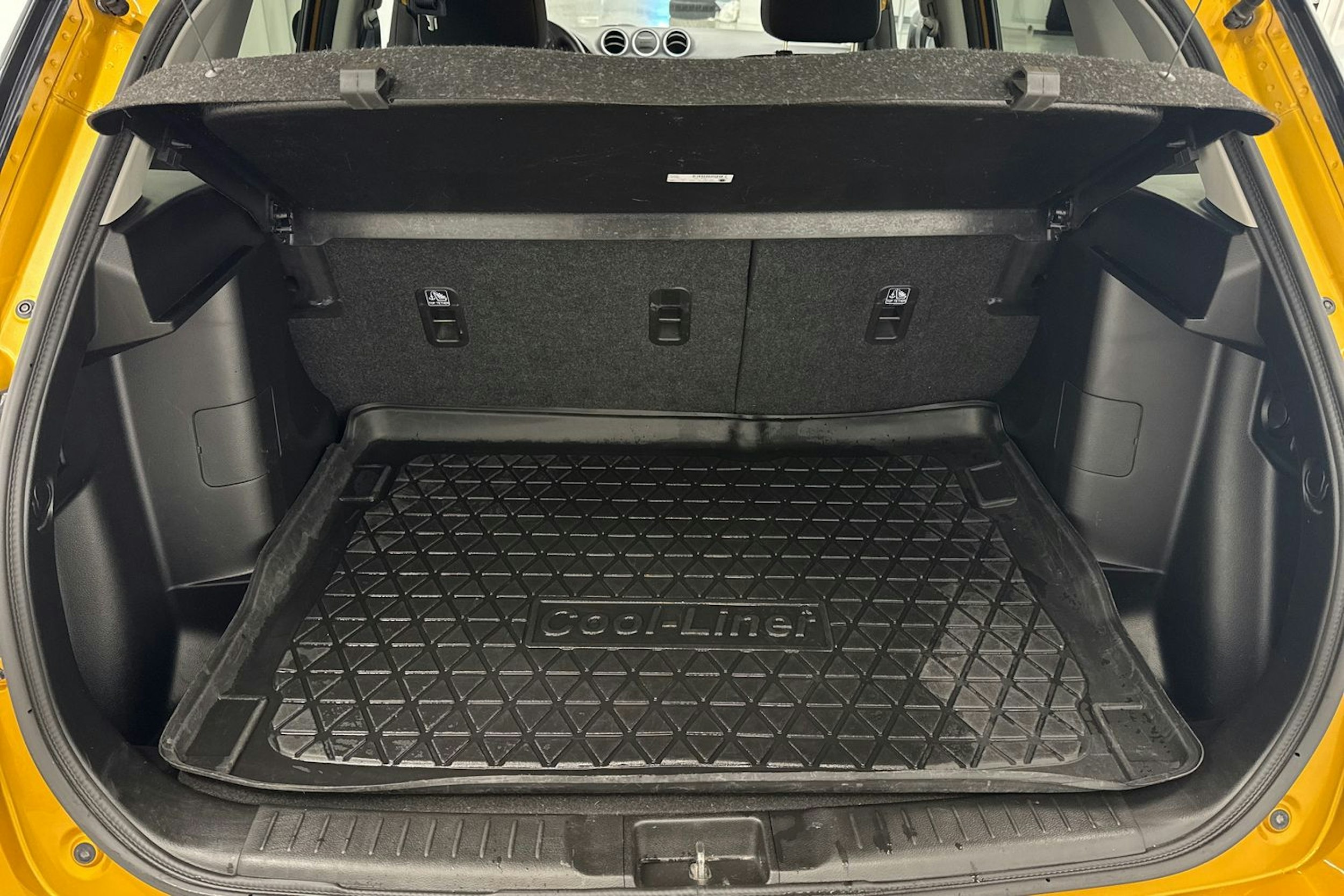 keltainen Suzuki Vitara 2020 kuva 29.