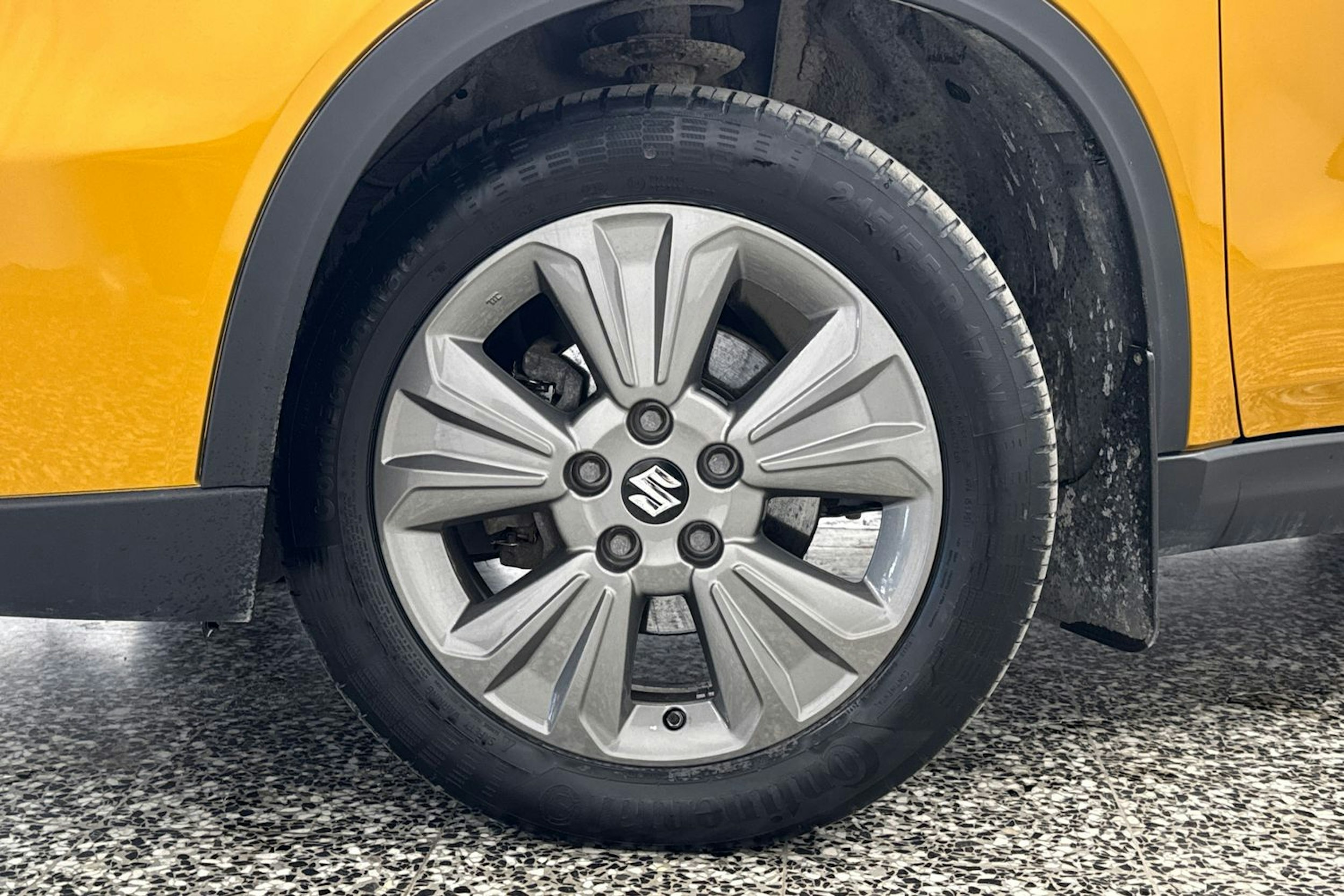 keltainen Suzuki Vitara 2020 kuva 31.