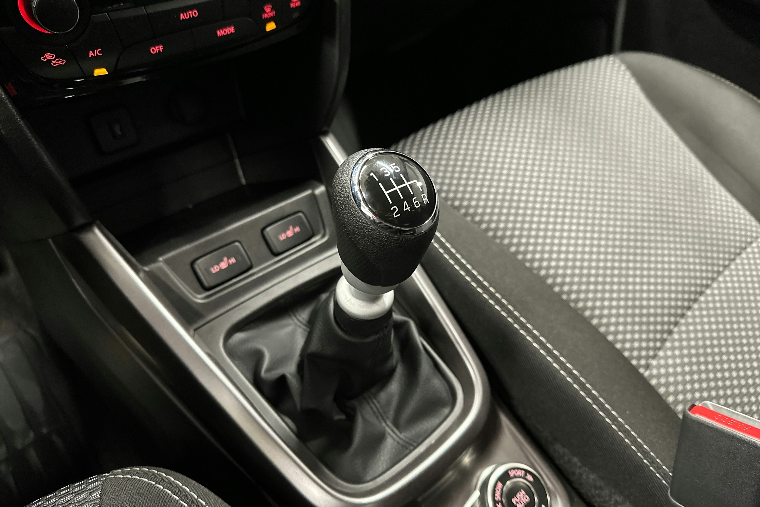 hopea Suzuki Vitara 2021 kuva 22.