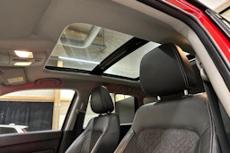 punainen Suzuki Vitara 2021 kuva 15.