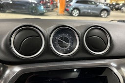 punainen Suzuki Vitara 2021 kuva 16.