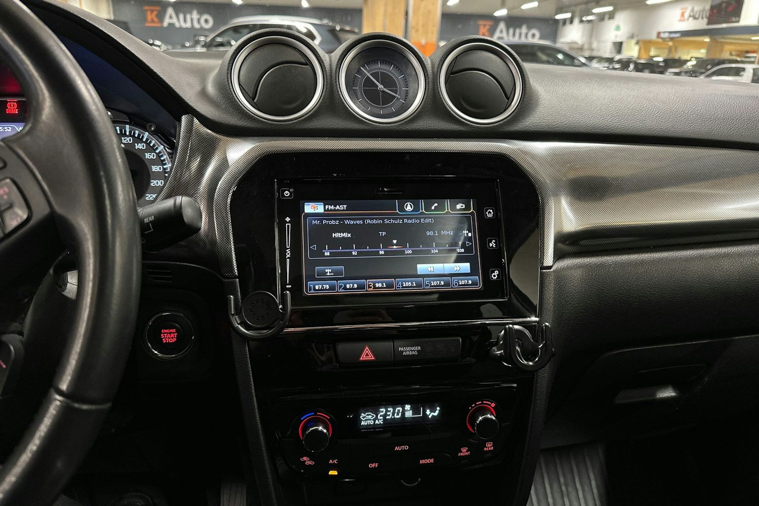 punainen Suzuki Vitara 2021 kuva 20.