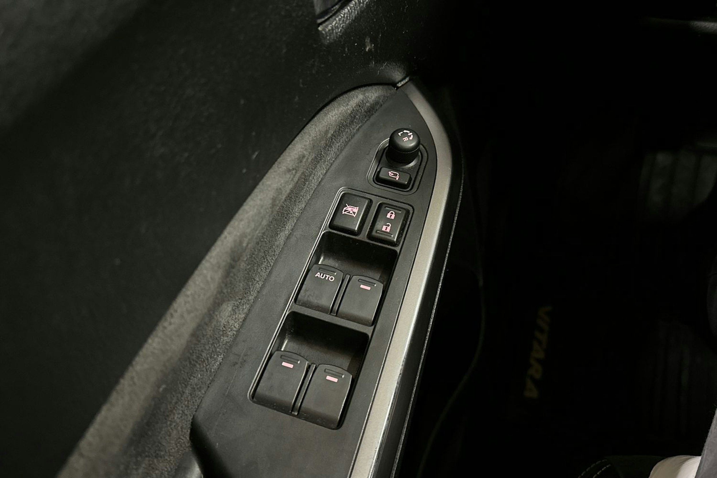 punainen Suzuki Vitara 2021 kuva 28.