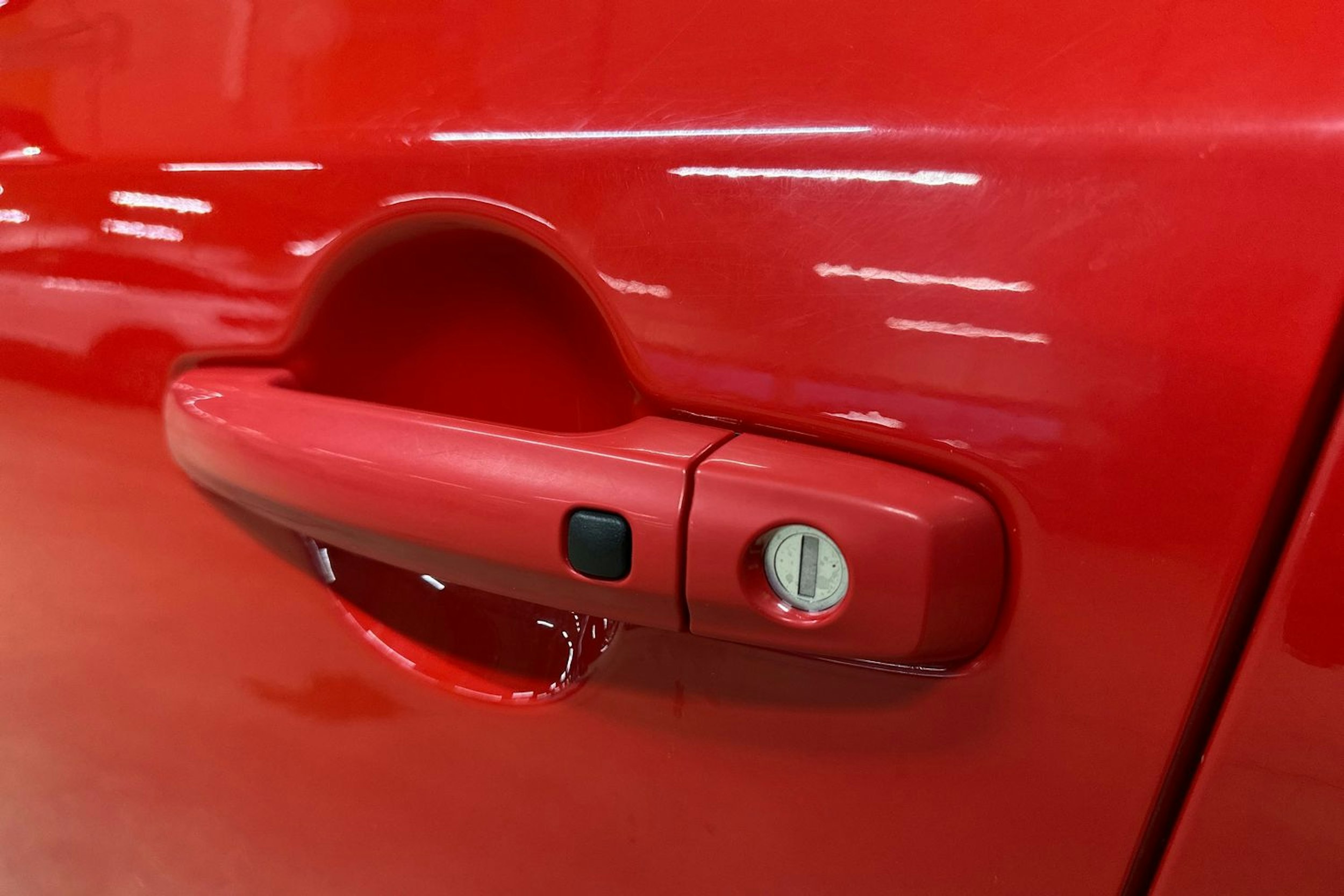 punainen Suzuki Vitara 2021 kuva 30.