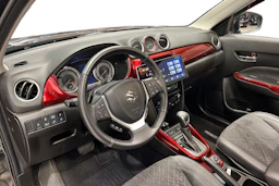 musta Suzuki Vitara 2022 kuva 6.