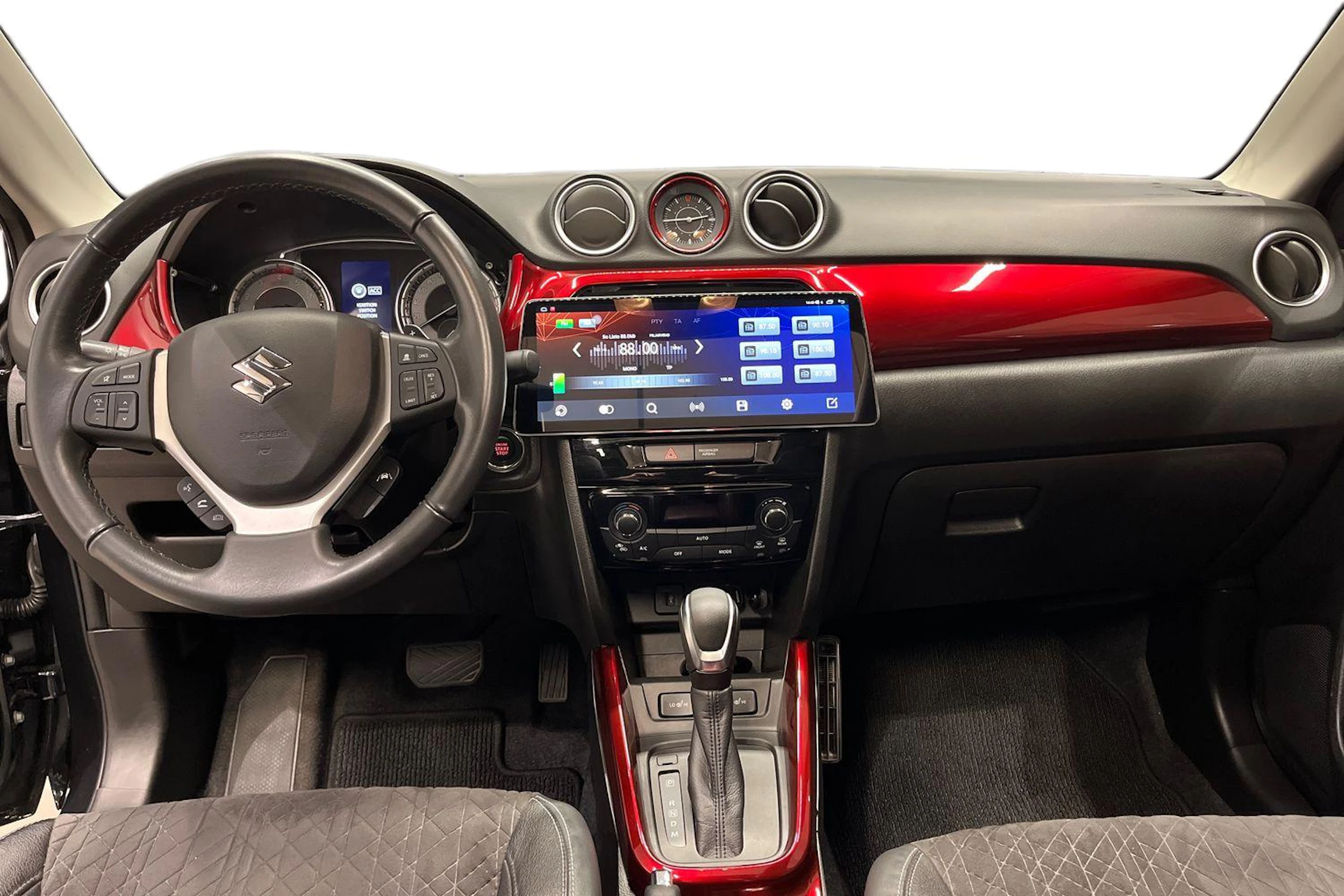 musta Suzuki Vitara 2022 kuva 7.