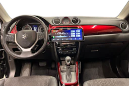musta Suzuki Vitara 2022 kuva 7.