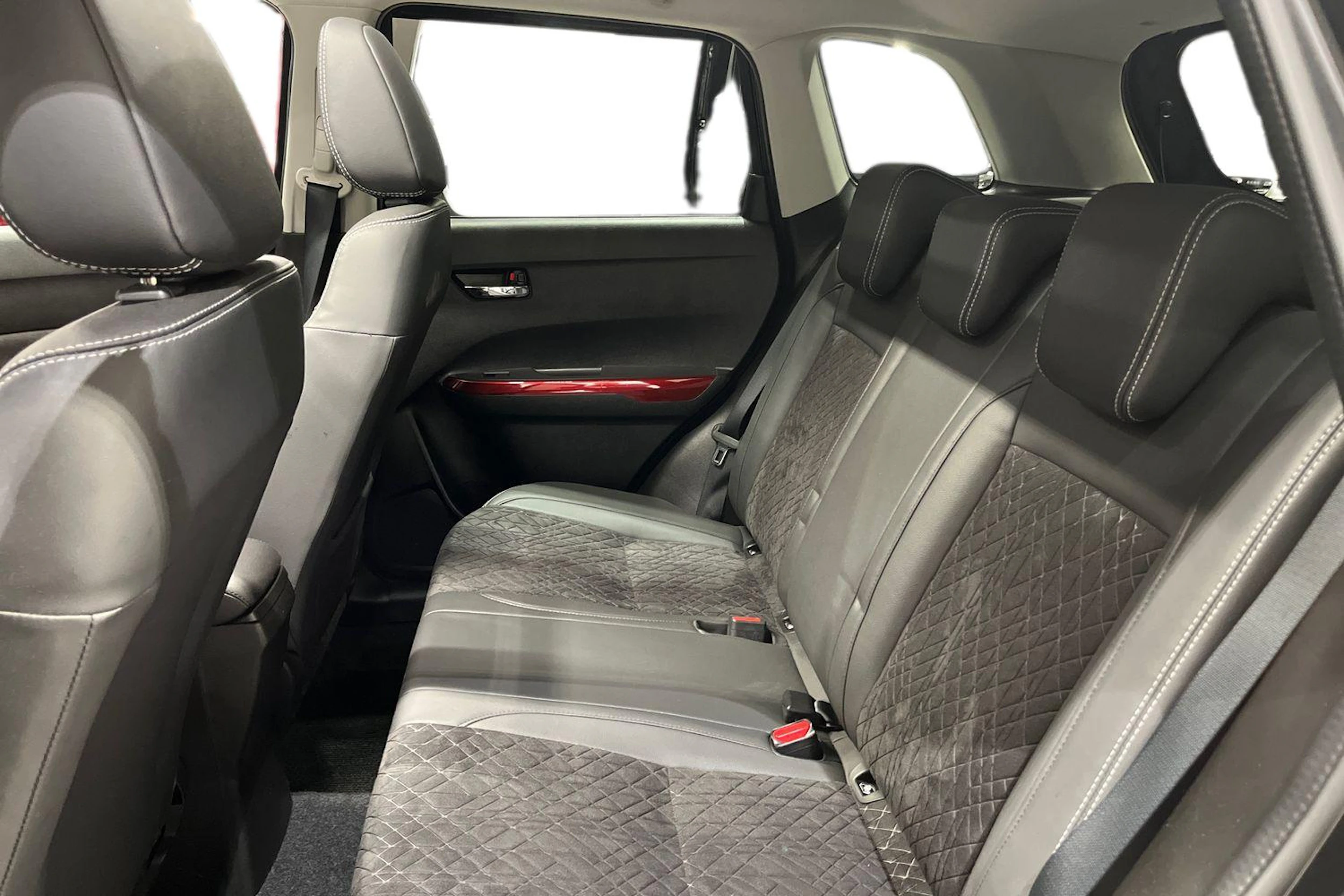 musta Suzuki Vitara 2022 kuva 8.