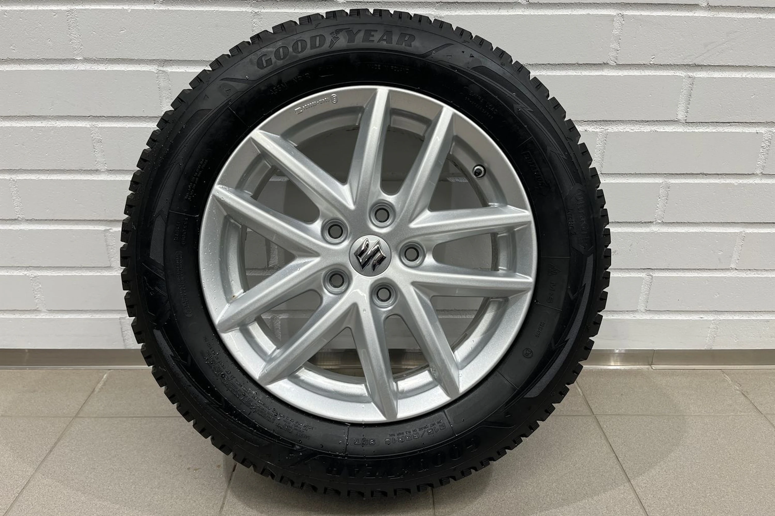 musta Suzuki Vitara 2022 kuva 10.