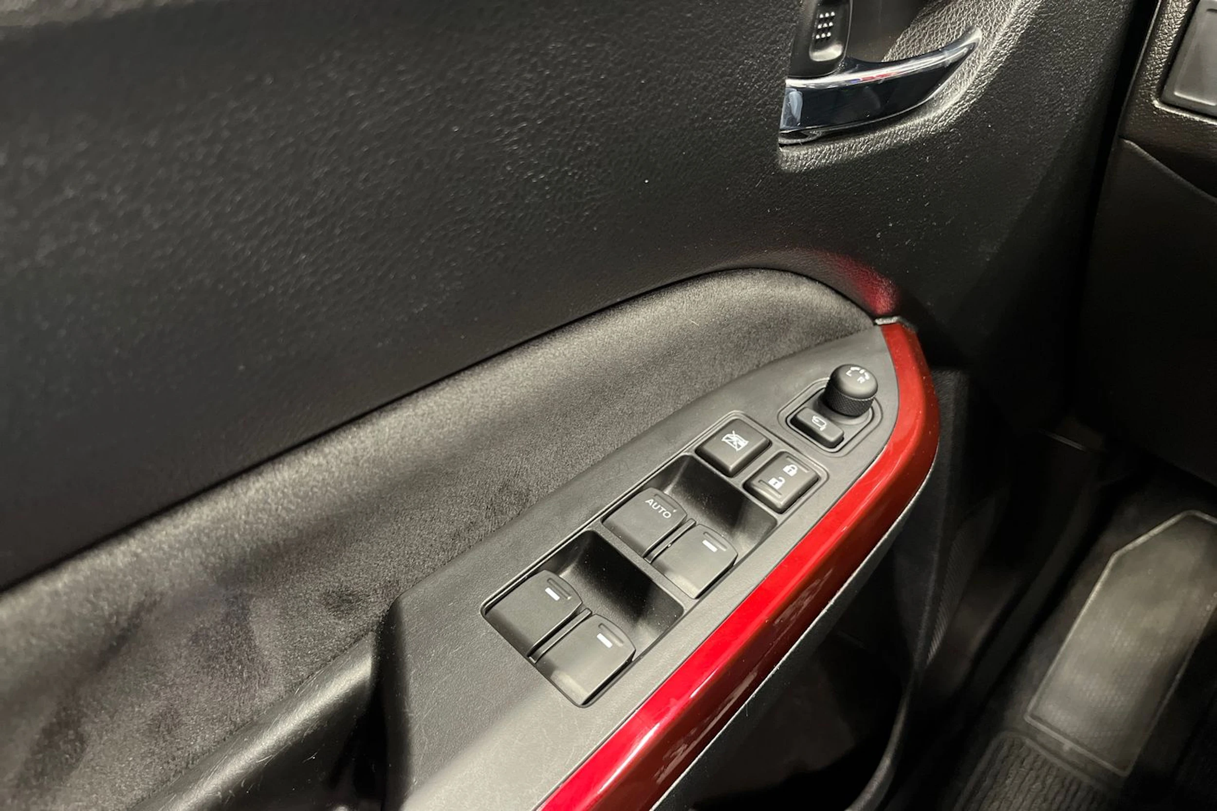 musta Suzuki Vitara 2022 kuva 13.