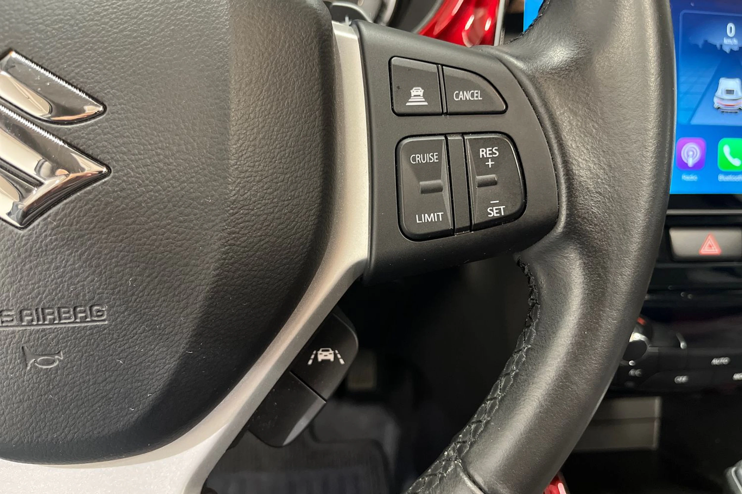 musta Suzuki Vitara 2022 kuva 16.